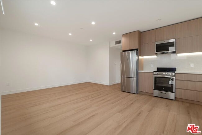 Building Photo - 5528 Sunnyslope Ave