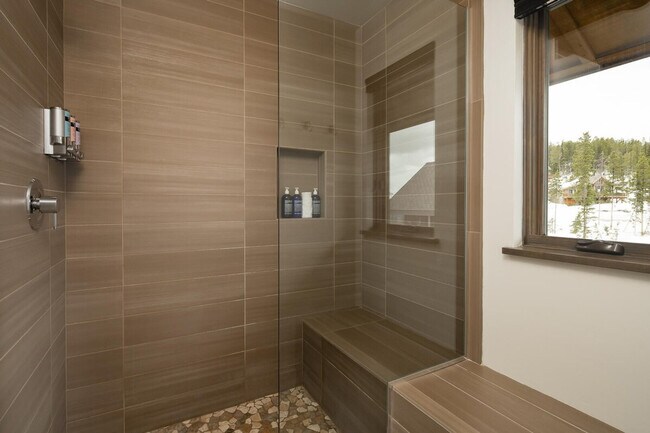 Building Photo - 6 Silver Peaks Dr