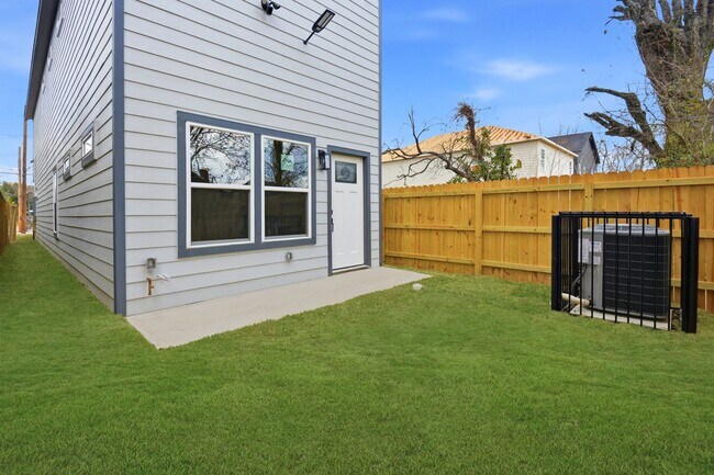 Building Photo - 3320 Francis St