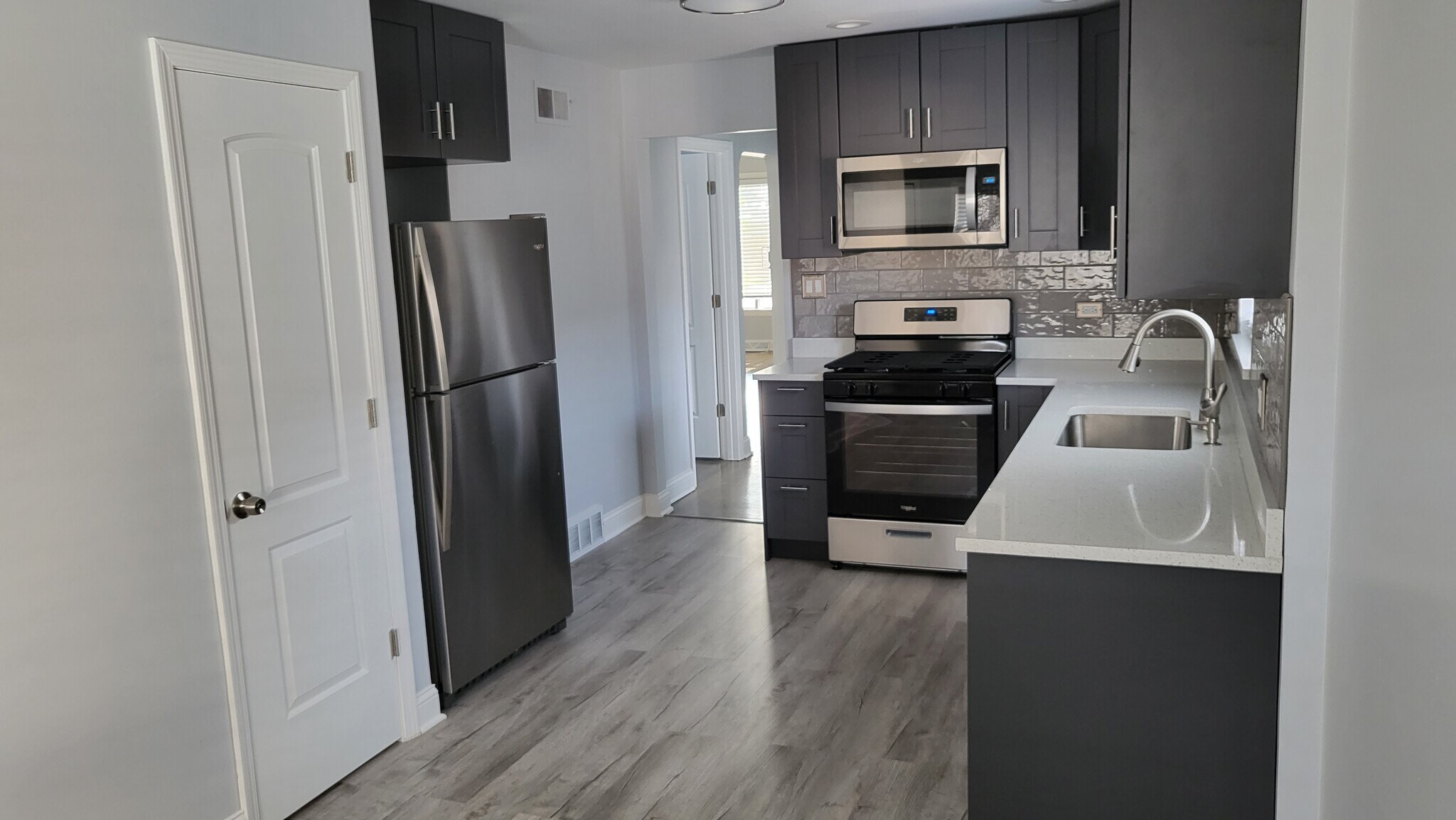 Kitchen - 2908 N Sayre Ave