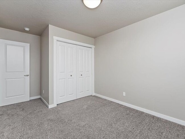 Building Photo - Must See!  Ready to move in! 4 bedroom, 2 bath home available in Verado with landscaping Included!