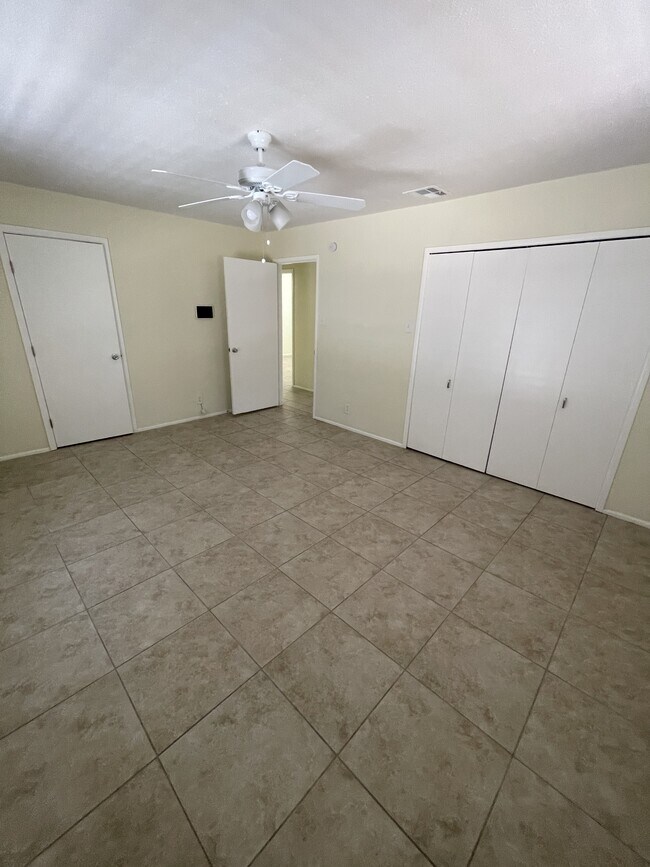 Building Photo - 6306 Madeleine Dr