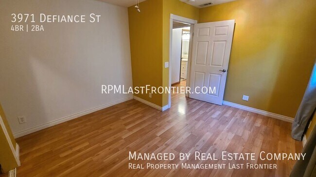 Building Photo - Gorgeous 4 Bedroom and 2 Bath Home w/ Fenc...