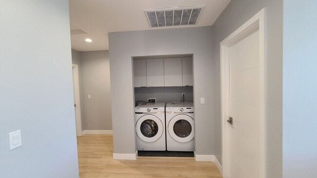 Building Photo - 84(142-144 1/2)