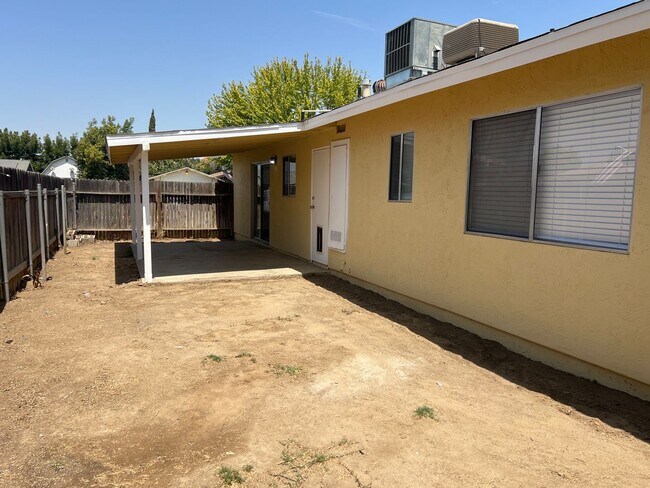 Building Photo - Northwest Bakersfield Home