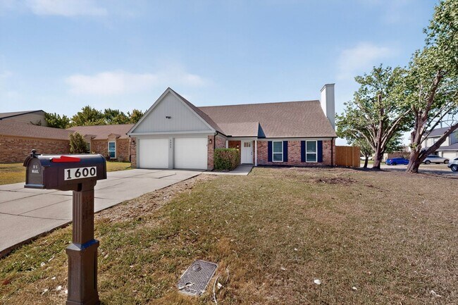 Building Photo - 1600 Crimson Ct