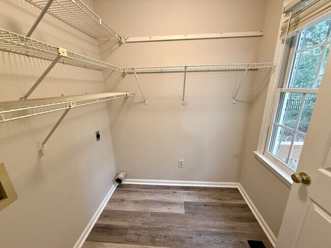 Building Photo - 1024 Laurens Way