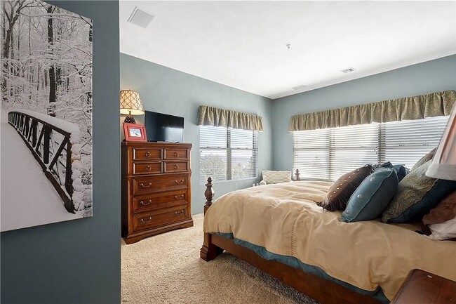 Building Photo - 8120 Stonegate Dr