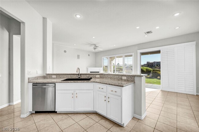 Building Photo - 43 Braelinn Dr