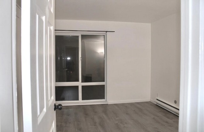 Building Photo - Unbeatable Location