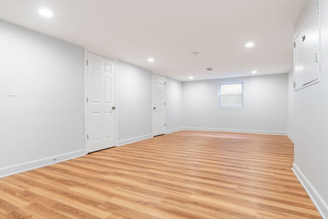 Building Photo - 421 Collen Dr