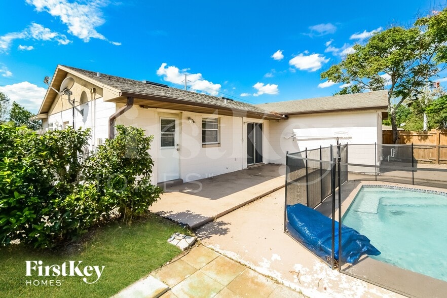 Building Photo - 433 Northwestern Ave