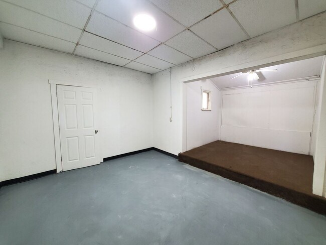 Building Photo - FOR RENT- Large UNIQUE open layout single ...