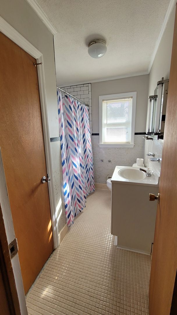 Building Photo - 206 Columbia Ave