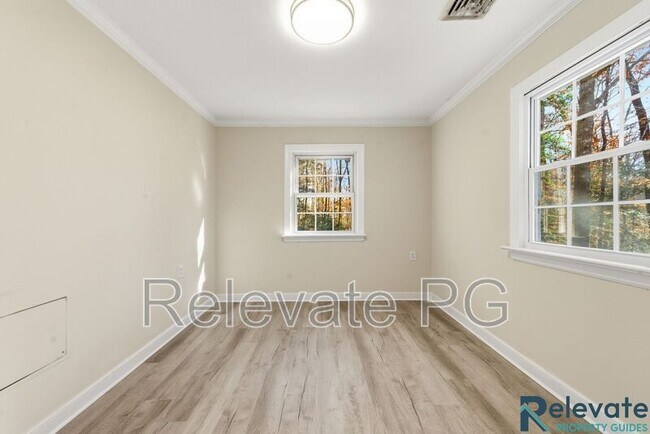 Building Photo - 6805 Lakeshore Dr