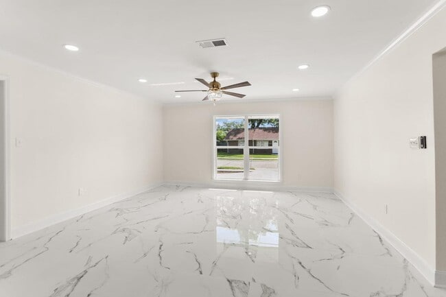 Building Photo - 231 Adonis Way