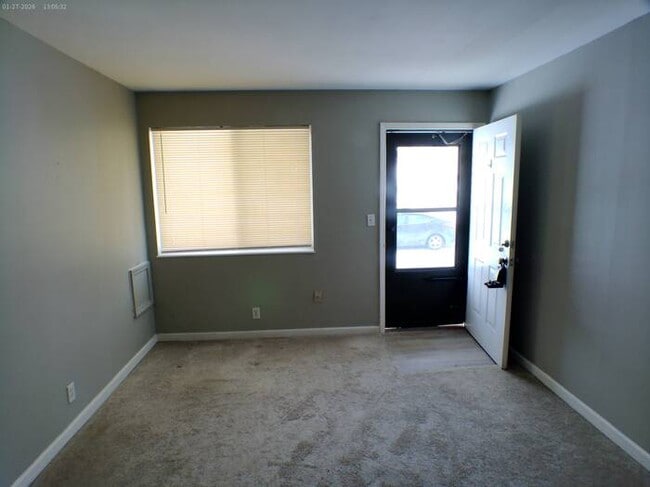 Building Photo - Cozy 2 bedroom and 1 bath apartment off 48th St to Gateway Ave off I-69 in Riverside, MO