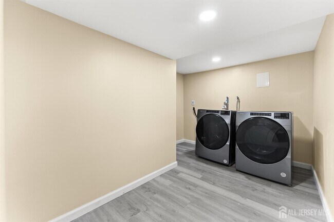 Building Photo - 14 Mayling Ct