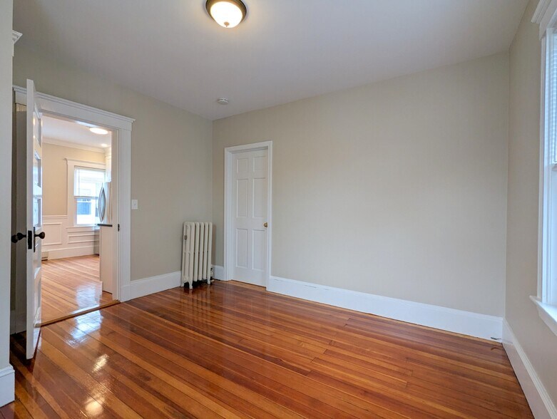 Building Photo - 35 Trowbridge St