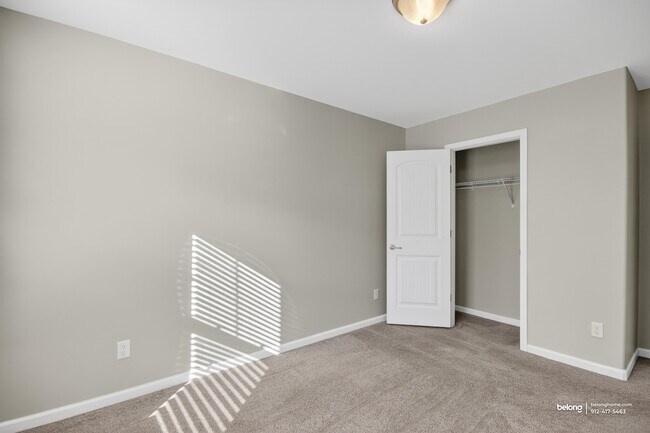 Building Photo - 98 Crystal Lake Dr