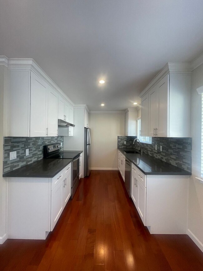 Building Photo - 1249 Hoover St