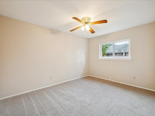 Building Photo - 3902 Broken Elm Dr