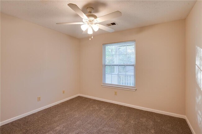 Building Photo - 466 Teal Ct