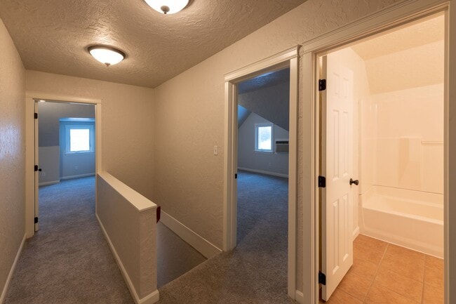 Building Photo - 425 N 7th Ave