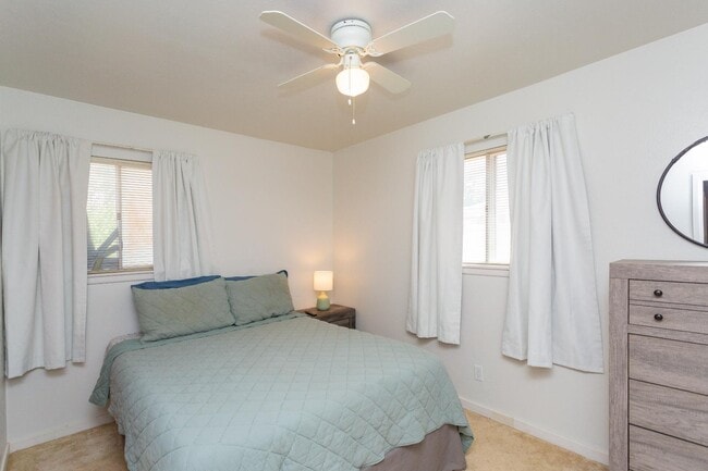 Building Photo - 313 Robins Dr