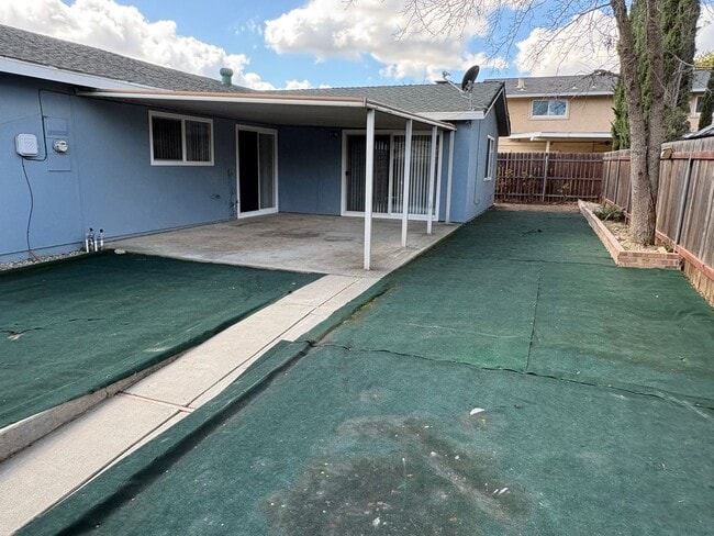 Building Photo - Beautiful 4 bedroom home