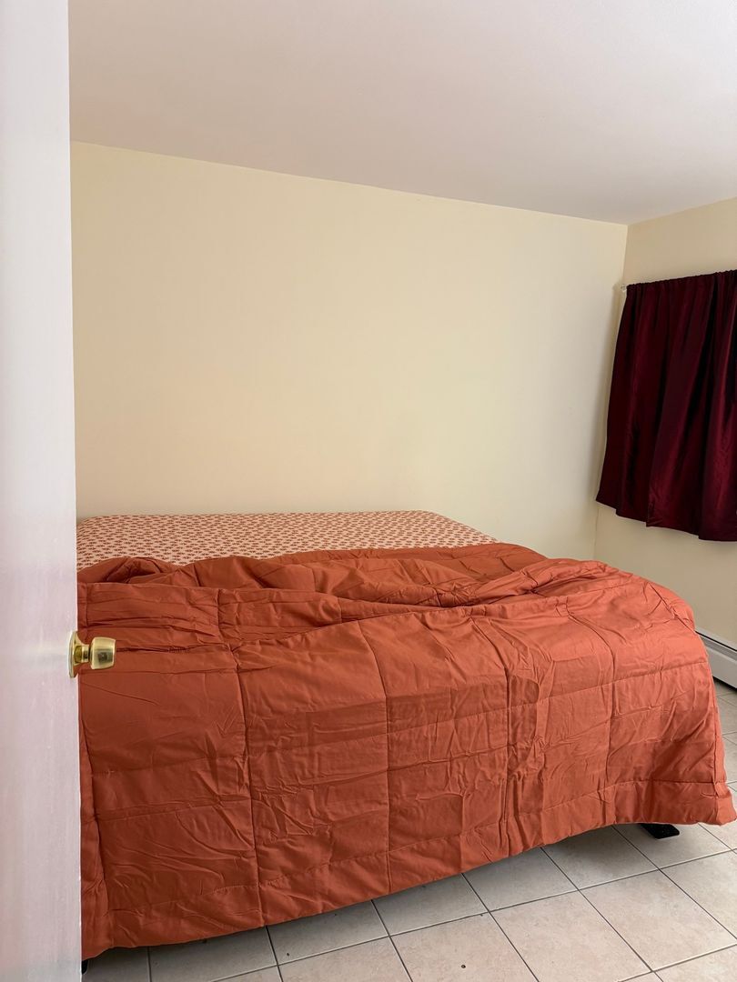 Building Photo - 1548 Islip Ave