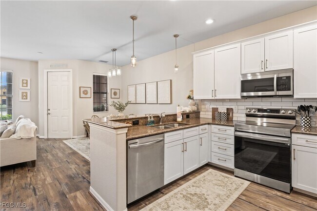 Building Photo - 11908 Izarra Way