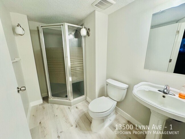 Building Photo - 13500 Lynn Ave