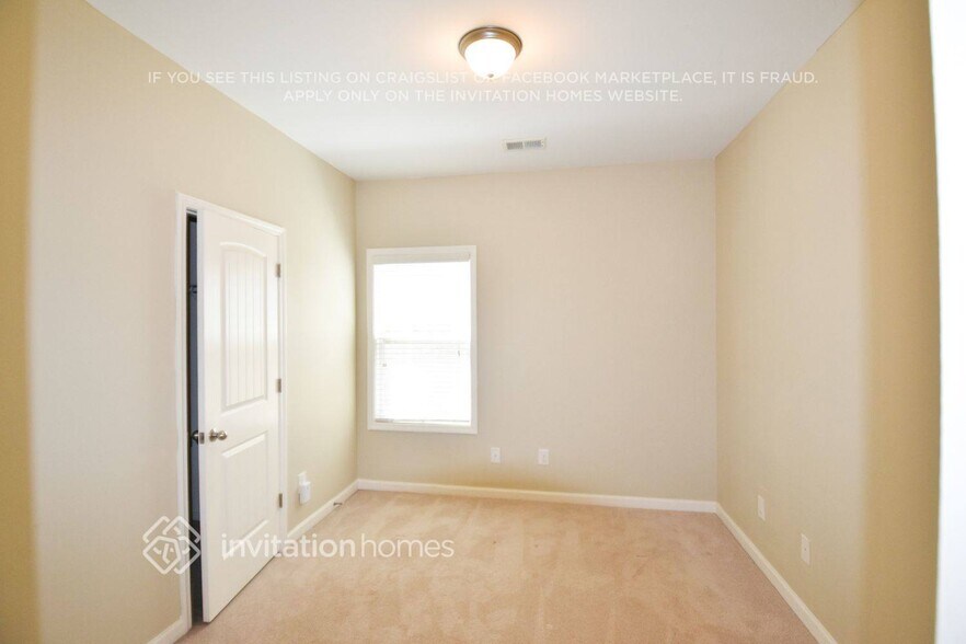 Building Photo - 3004 Golf Creek