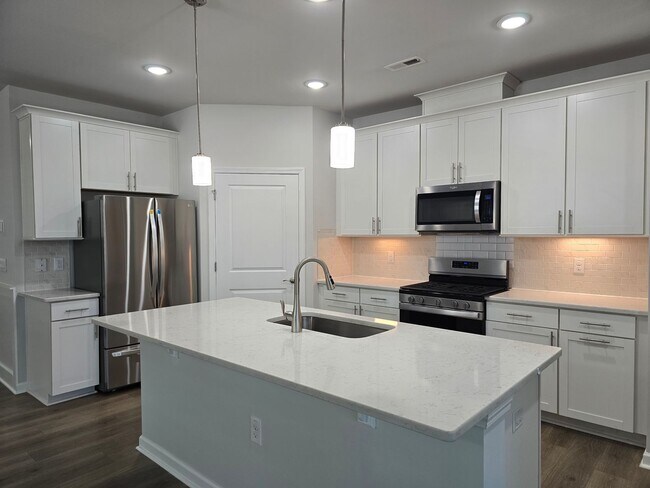 Building Photo - 3 Bedroom / 3 Bath Single Family Home near Brier Creek with 1st floor living!