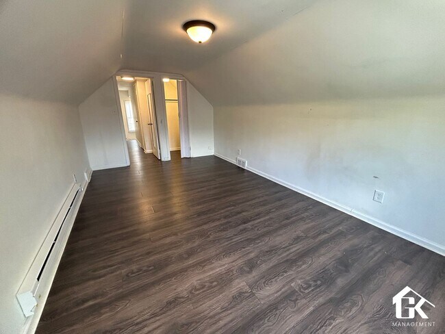 Building Photo - 3 Bed 1 Bath Eastside Home Available - Near St John Moross!