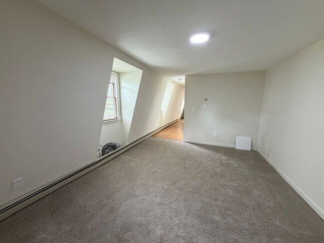Building Photo - 682 Beech St