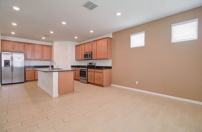 Building Photo - 1106 E Regent Dr