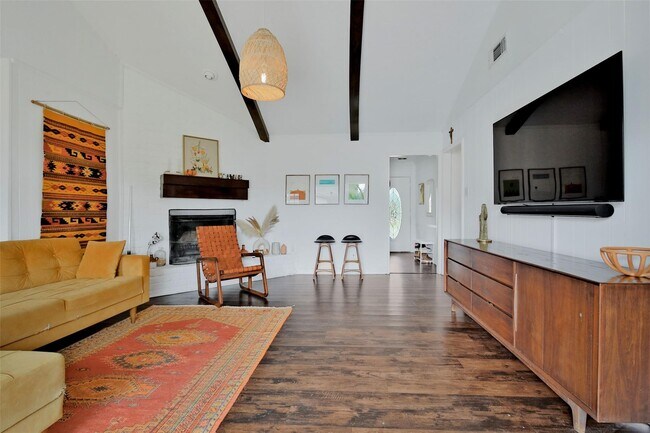 Building Photo - 323 Gentilly Dr