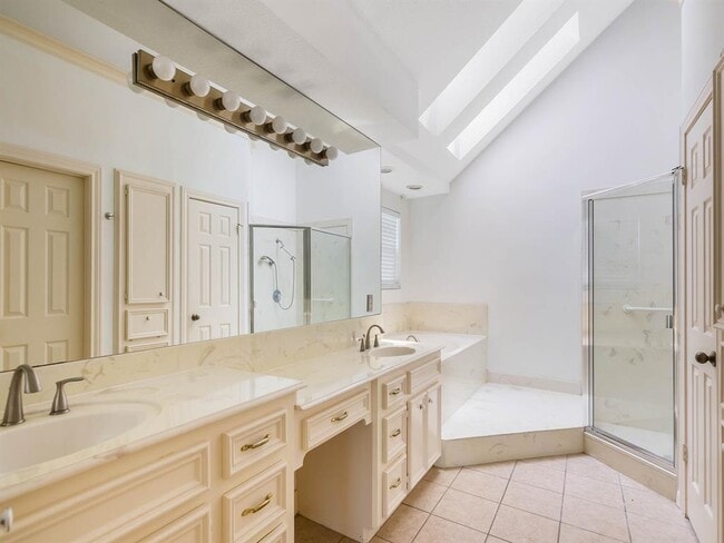 Building Photo - 33 Sweetleaf Ct