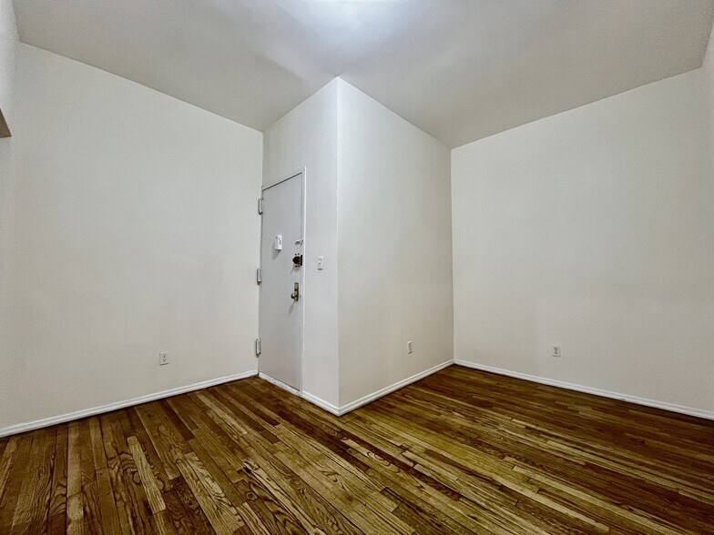 Building Photo - 1803 Riverside Dr