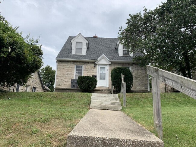 Building Photo - 405 S Eagleson Ave