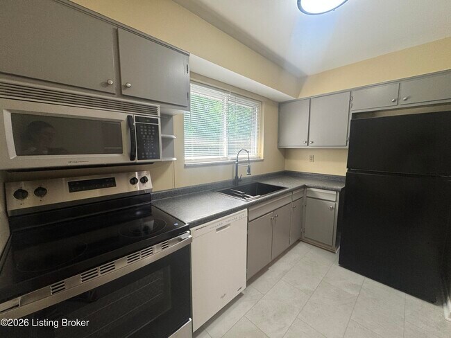 Building Photo - 2708 Riedling Dr