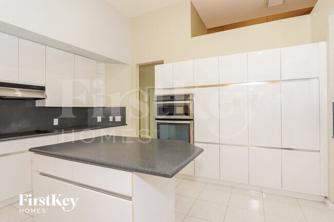 Building Photo - 15650 SW 12th St