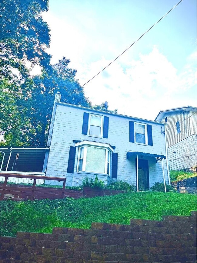 Primary Photo - 615 Cora St