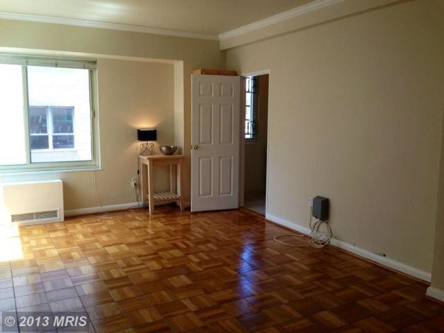 Specious Living Room with windows on two side - 1727 Massachusetts Ave NW