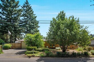 Building Photo - Charming 3-bdrm/2-bath Mid-Century ranch—A...
