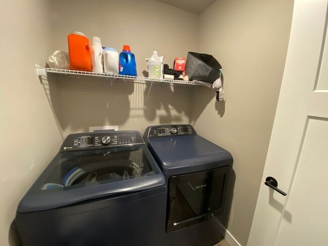 Building Photo - $2,600 | 4 Bedroom, 3.5 Bathroom House | Pets Negotiable | Available for a January 1st, 2026 Move...