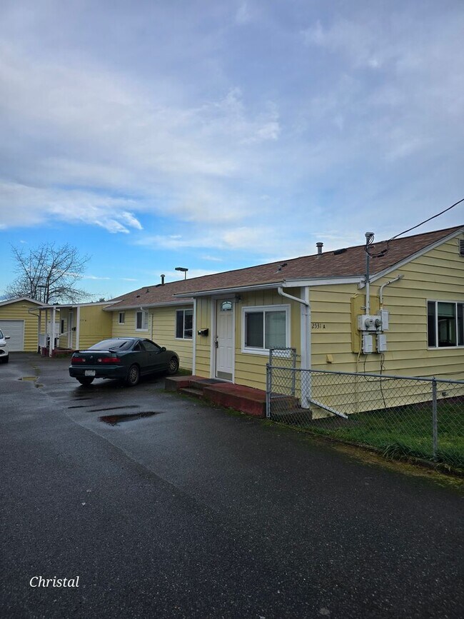 Building Photo - 2531 Stephenson Ave