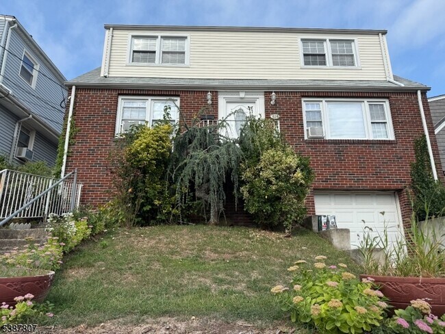 Primary Photo - 629 3rd St